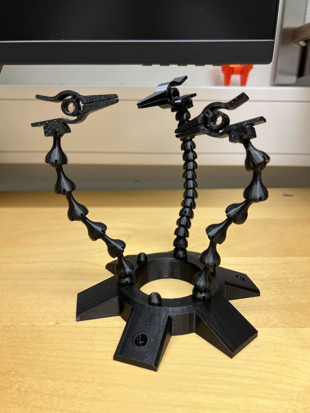 Третя рука для пайки — незамінний помічник для точних робіт | Dizzy3D - Зображення 2