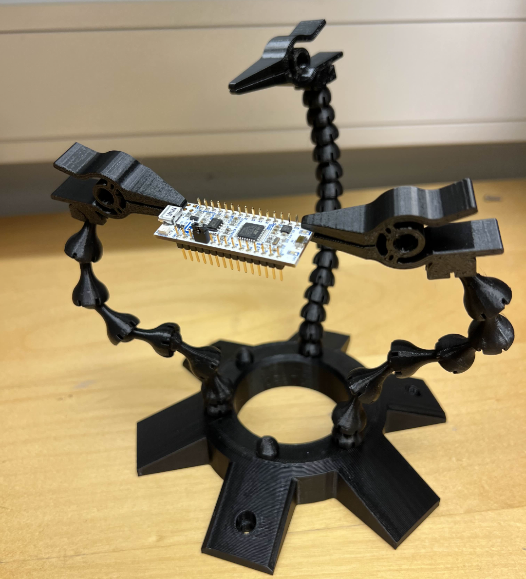 Третя рука для пайки — незамінний помічник для точних робіт | Dizzy3D - Зображення 4