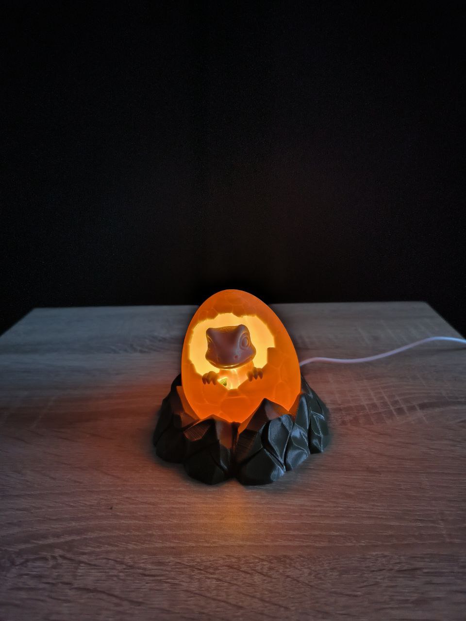 Світильник-Динозаврик у Яйці — 3D Друк, USB Нічник із Трьома Режимами Світла | Dizzy3D - Зображення 3