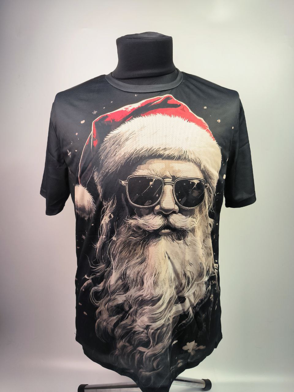 Футболка Santa Cool — стильний Санта у сонцях 😎🎅 - Зображення 2