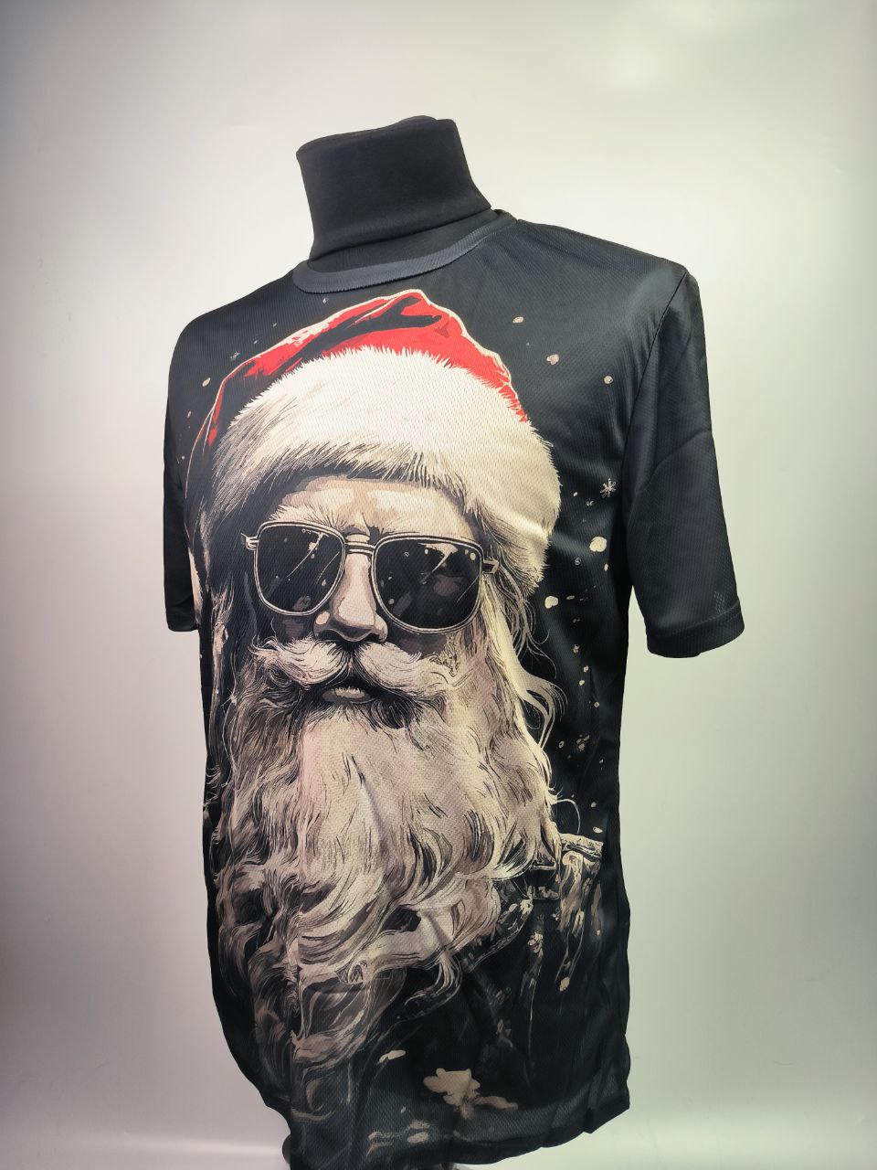 Футболка Santa Cool — стильний Санта у сонцях 😎🎅 - Зображення 3